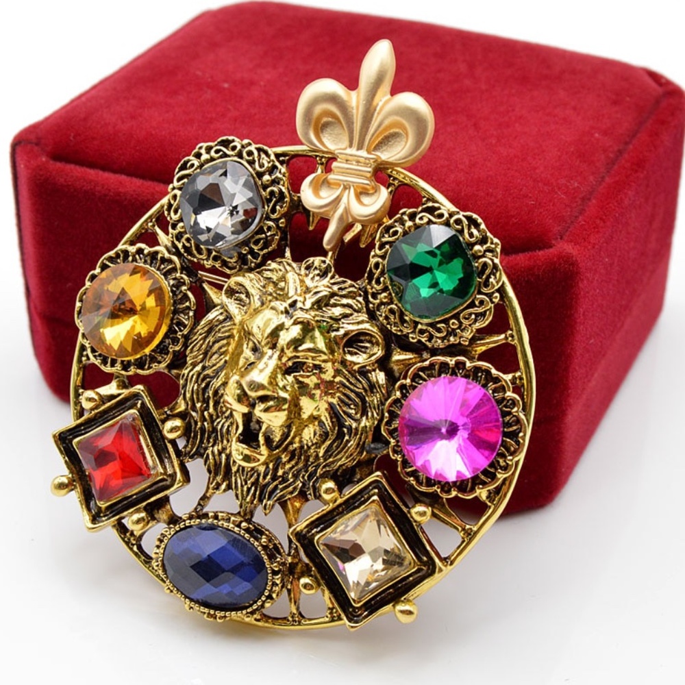 ❤️  3/$35  Stunning Large Goldtone LION King Crown Brooch with Different